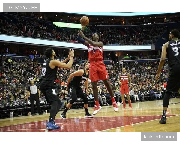 比上季更擅长挡拆 波蒂斯对位中锋拉开空间