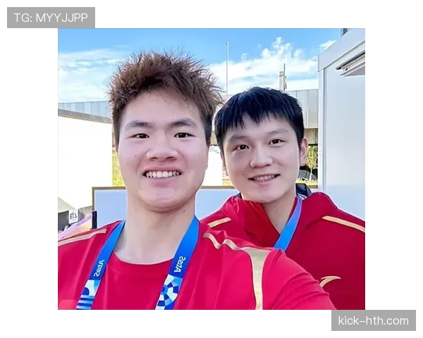 刷到梁伟铿家门口的豪车队，隔壁快递小哥直接懵了